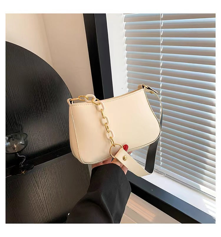 Elegant Shoulder Bag with Chain Strap