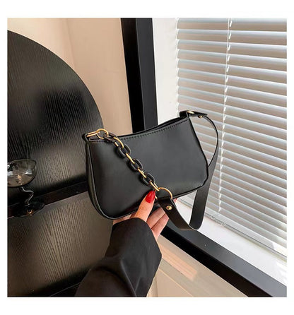 Elegant Shoulder Bag with Chain Strap