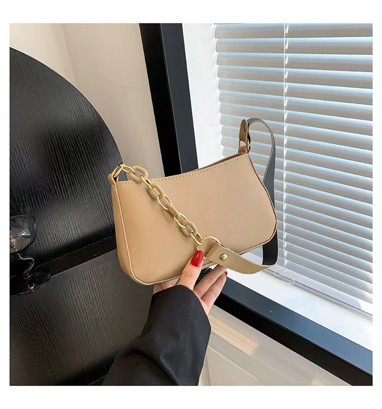 Elegant Shoulder Bag with Chain Strap