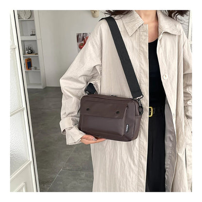 Versatile Sleek & Modern Effortless Casual Messenger Bag w/ Adjustable Strap Front Pocket